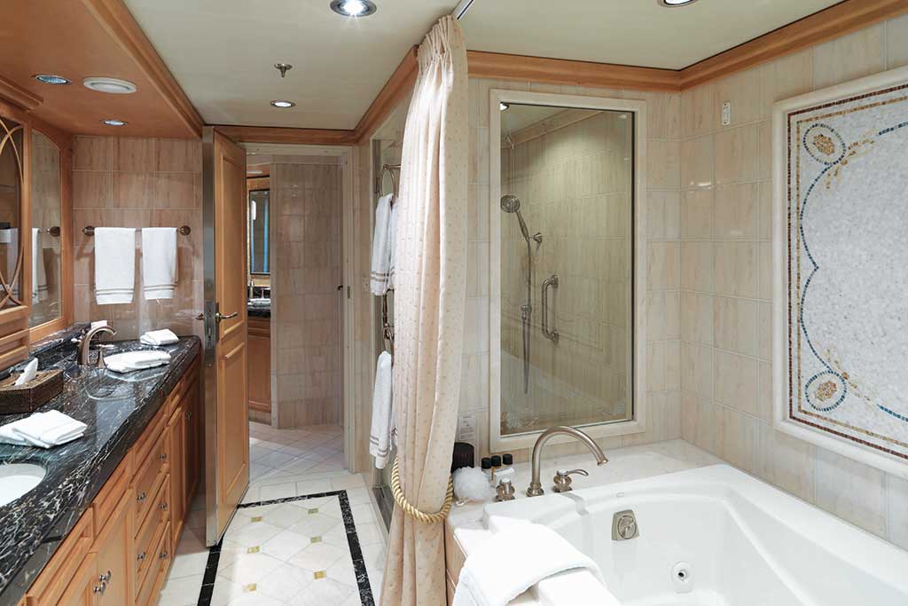 Queen Victoria, Bathroom