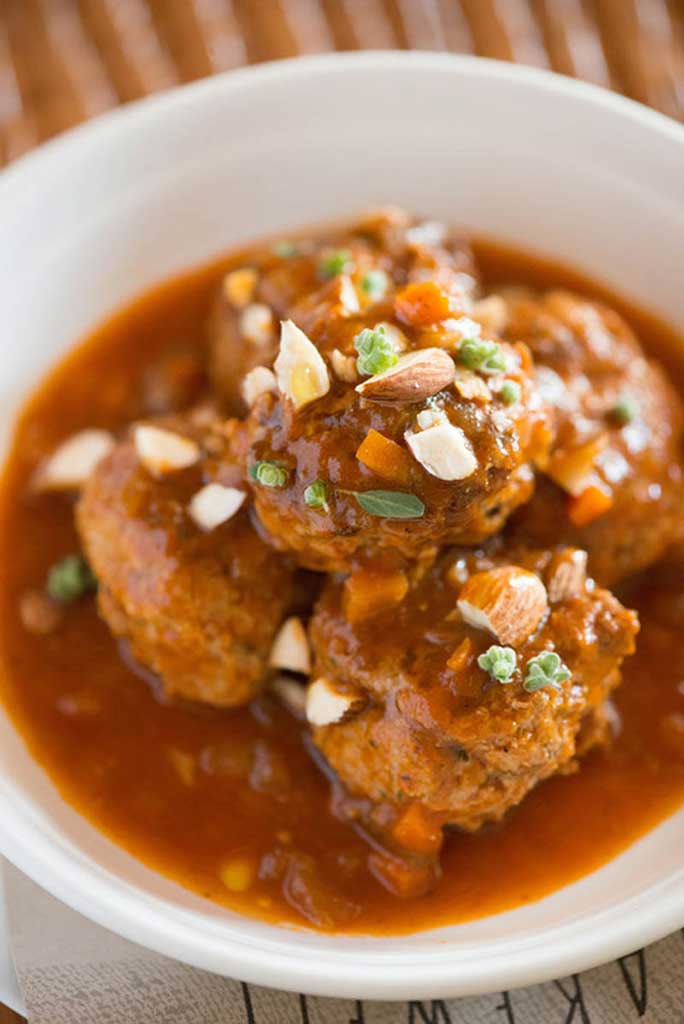 Chicken and almond albondigas