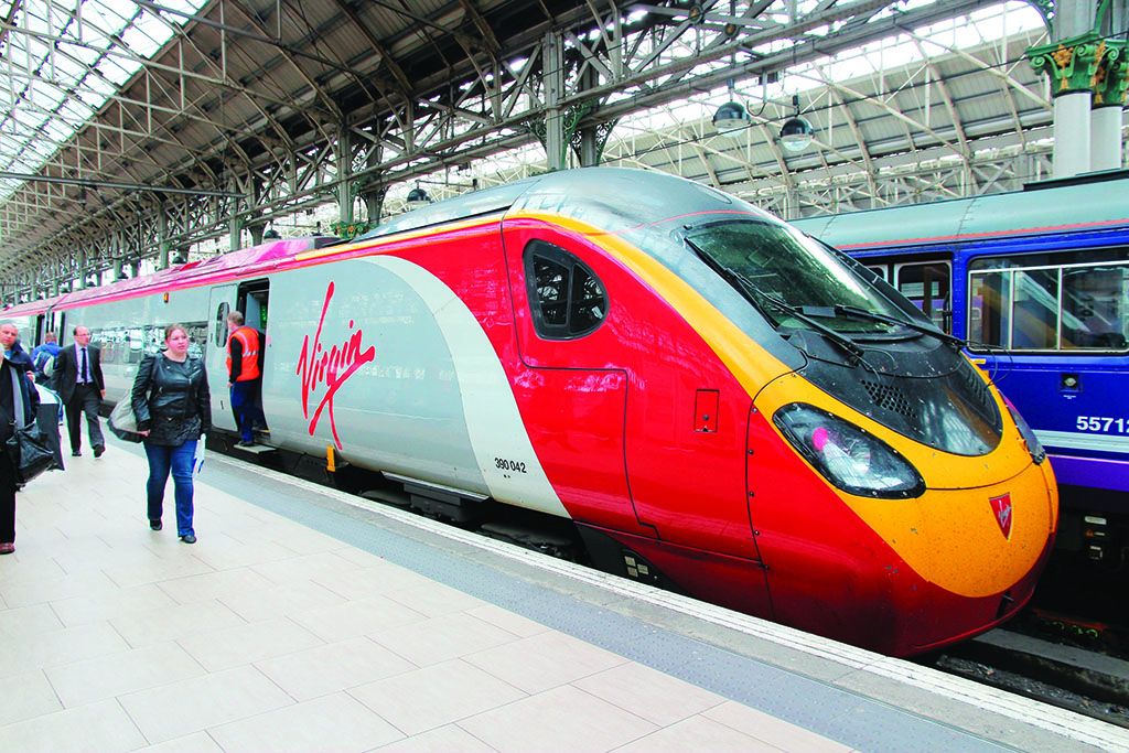 Virgin Train in Manchester by Tupungato