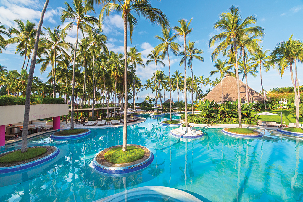 Westin Puerto Vallarta Pool, Photo: Courtesy of Westin Puerto Vallarta
