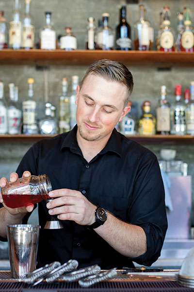 Alec Vlastnik Bar Maganger at Spoonbar