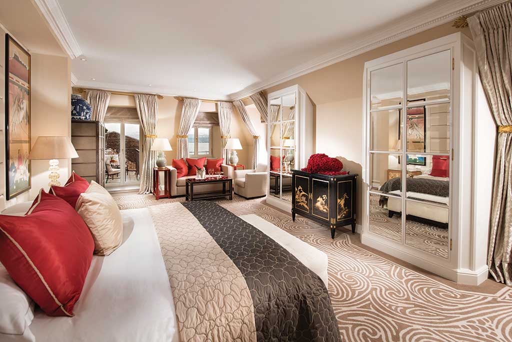 Deluxe Junior Suite facing the lake