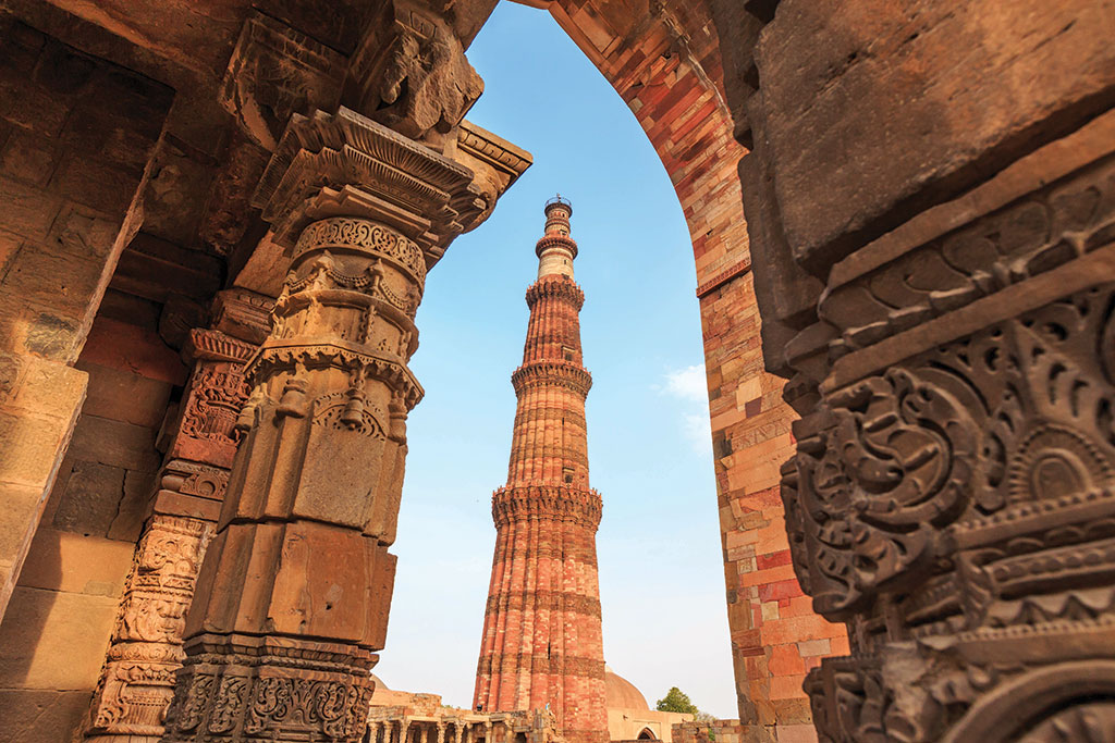 Qutub Minar by Avigator Thailand