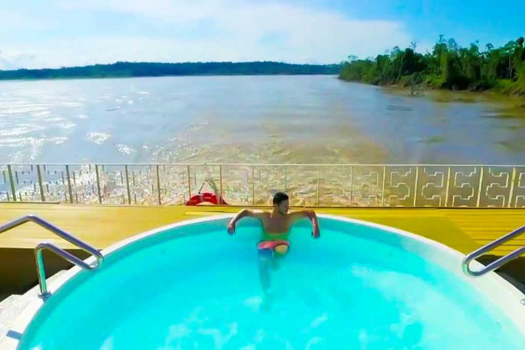 Hot tub of the Delfin III river cruise ship