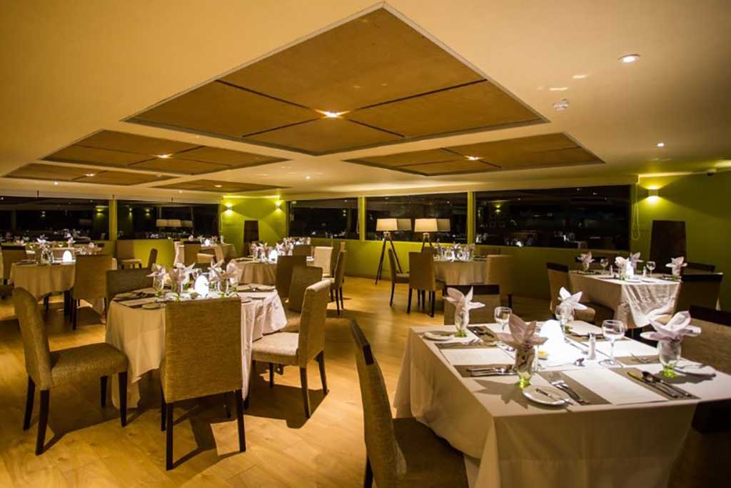 Delfin III Dining Room