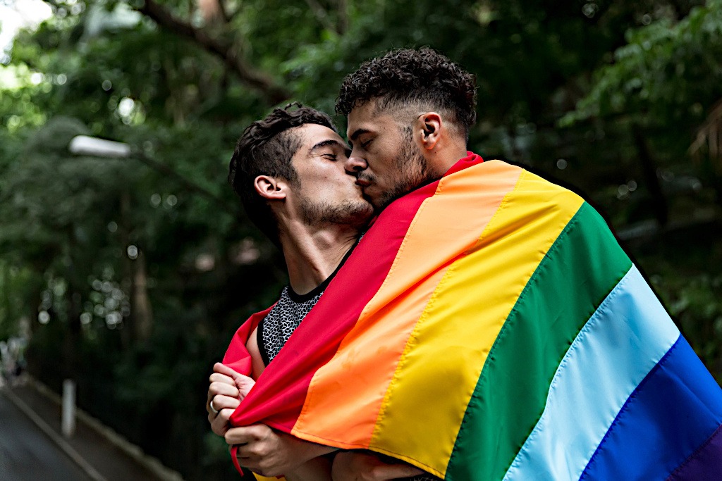 Gay Pride Kiss photo by Gustavo Frazao