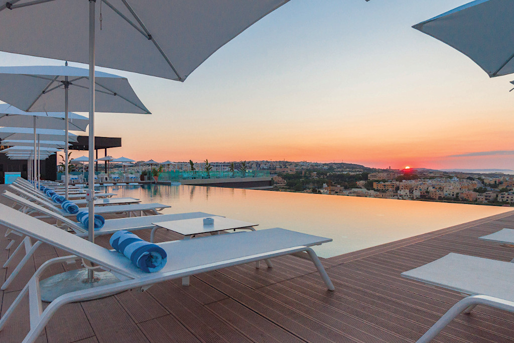 Skybeach - intercontinental malta
