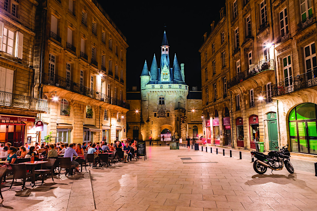 Bordeaux at Night: Bordeaux, France