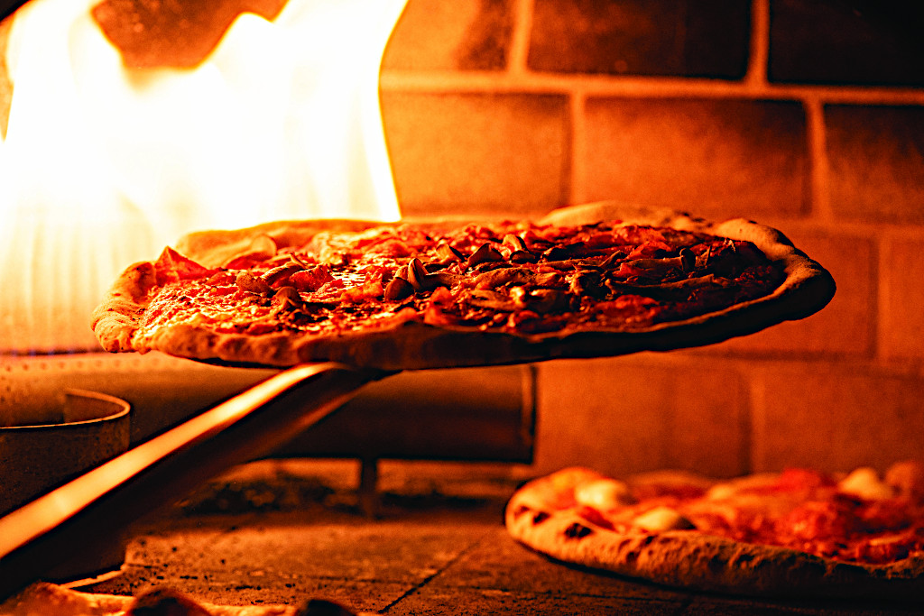 Pizza at Cinque Terre West in Los Angeles