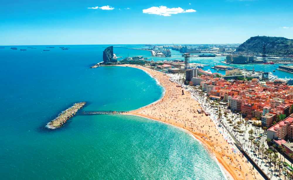 Sant Miquel Sebastian Plage in Barceloneta (Photo by Shevdinov1)