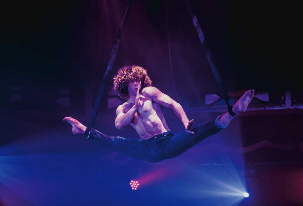 Jean-Louis in Atomic Saloon Show (Photo By Spiegelworld)