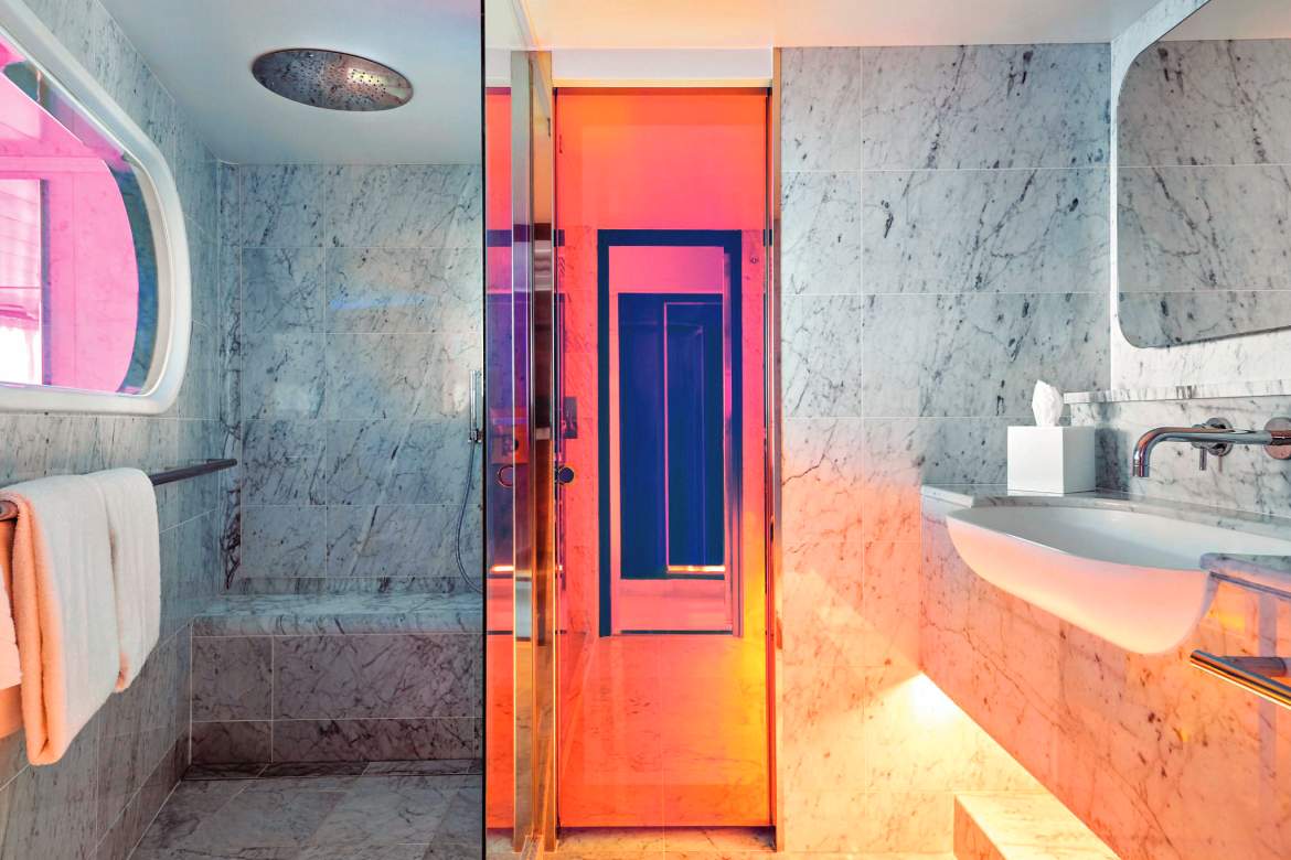Brilliant Suite Bathroom (Photo by Robert Adams)
