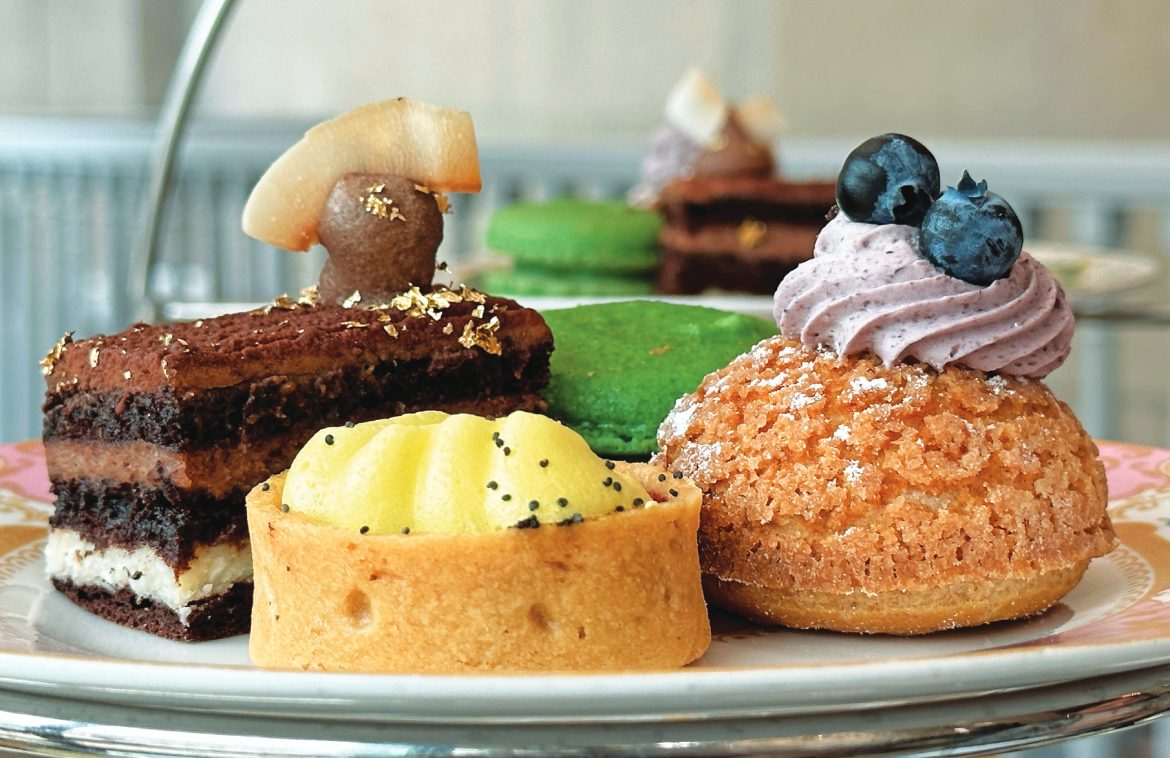 Fairmont Chat̂eau Laurier Afternoon Tea Desserts (Photo by Jeff Heilman)