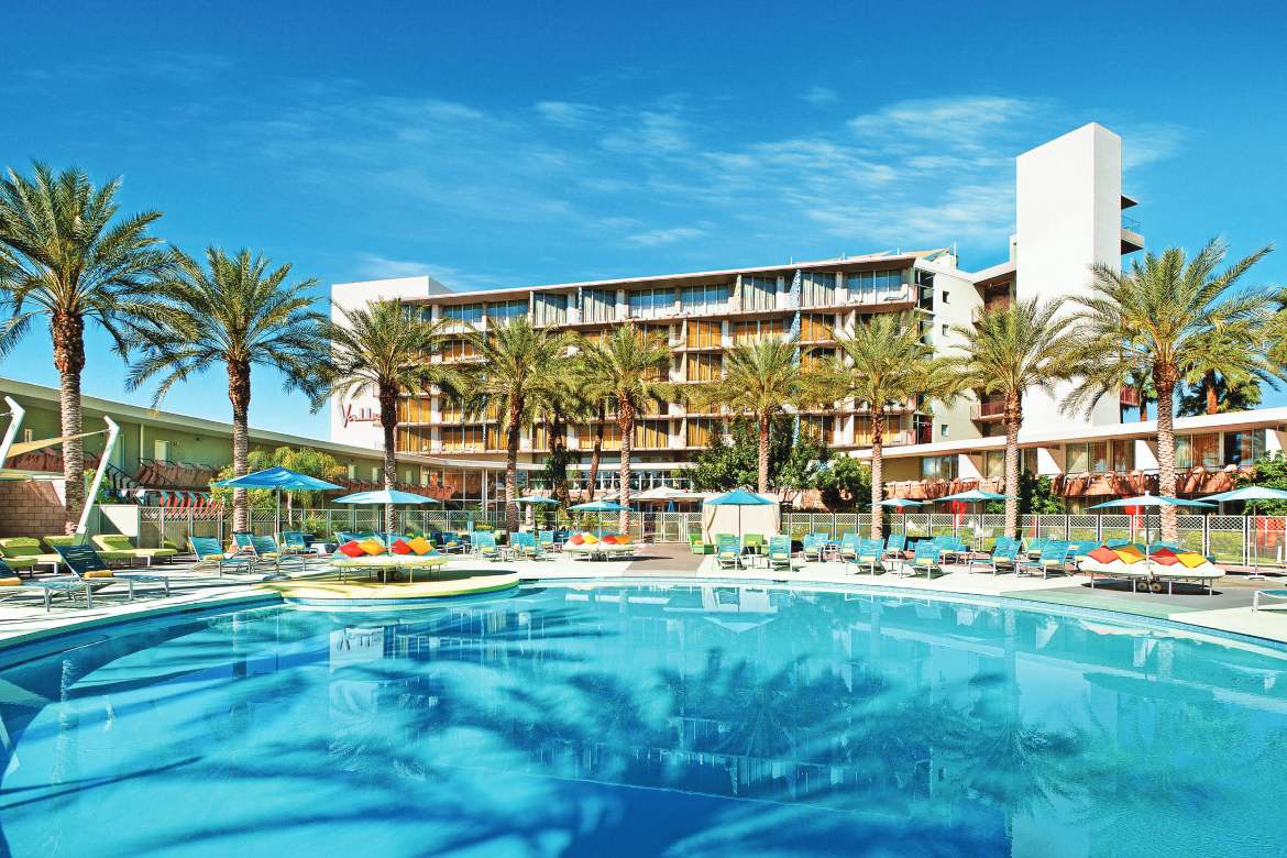 Hotel Valley Ho Pool (Photo by Visit Phoenix)