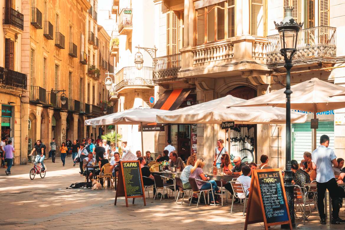 Café and Tapas Bar (Photo by VTT Studio)