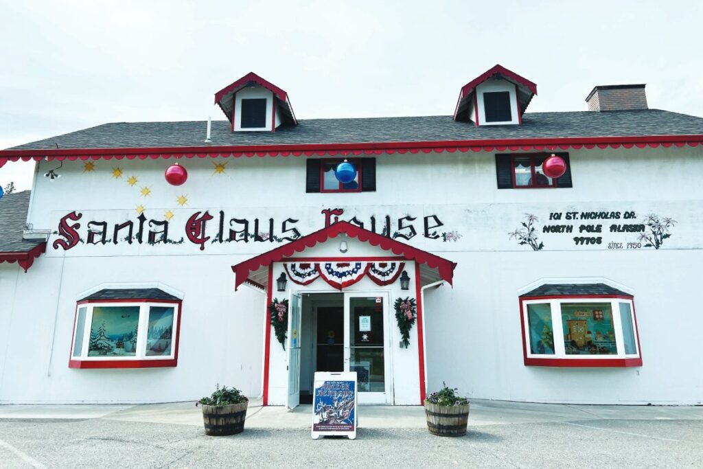 Year-round Christmas gift shop, Santa Claus House